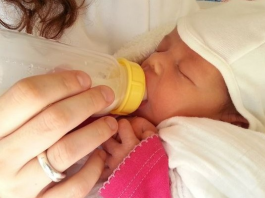 The Pressure to Breastfeed and the Guilt When it Didn’t Work Bottle feed